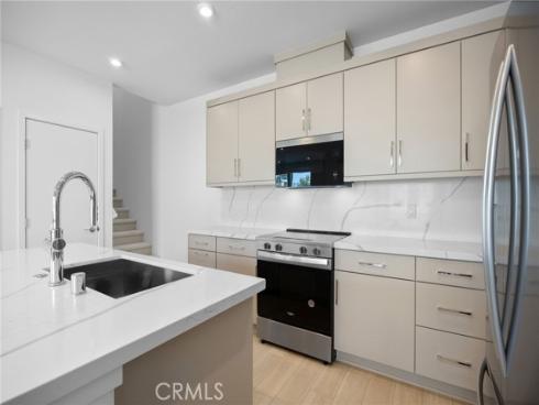 669 S Lyon Street, Santa Ana, CA