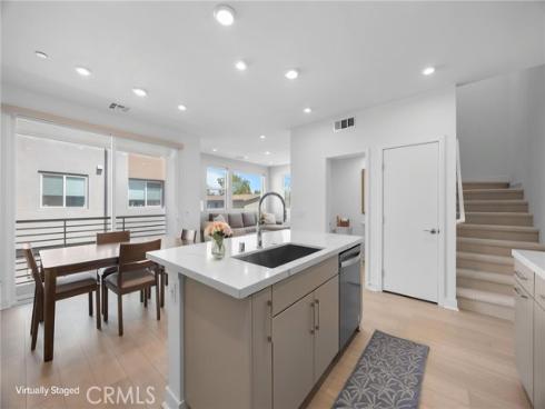 669 S Lyon Street, Santa Ana, CA