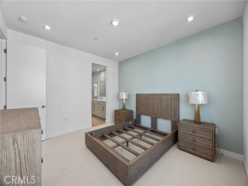 669 S Lyon Street, Santa Ana, CA