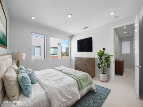 669 S Lyon Street, Santa Ana, CA