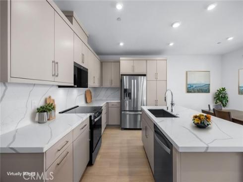 669 S Lyon Street, Santa Ana, CA