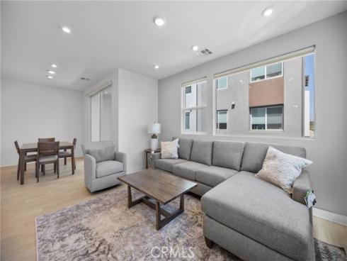 669 S Lyon Street, Santa Ana, CA