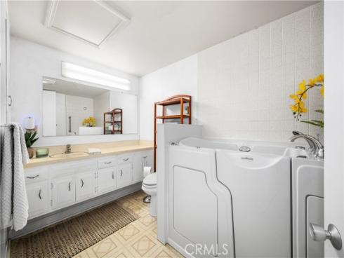 1502 Golden Rain 46J RoadM-2, Seal Beach, CA