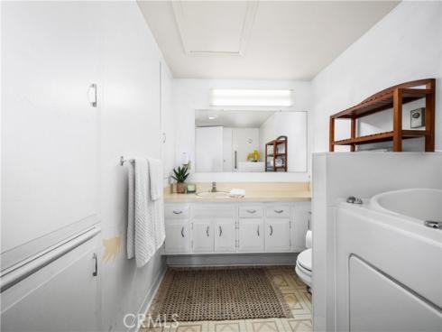 1502 Golden Rain 46J RoadM-2, Seal Beach, CA