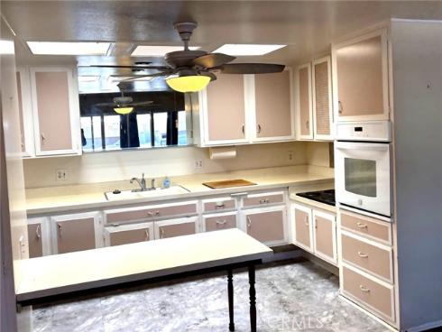 1075 Brookline M9-220E Road, Seal Beach, CA