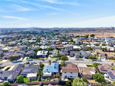 800 Driftwood Avenue, Seal Beach, CA