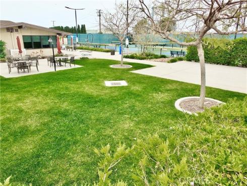 1740 Tam O'shanter 1A Road, Seal Beach, CA