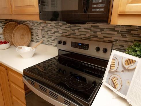 1950  Mckinney Way #11c (m15)  , Seal Beach, CA