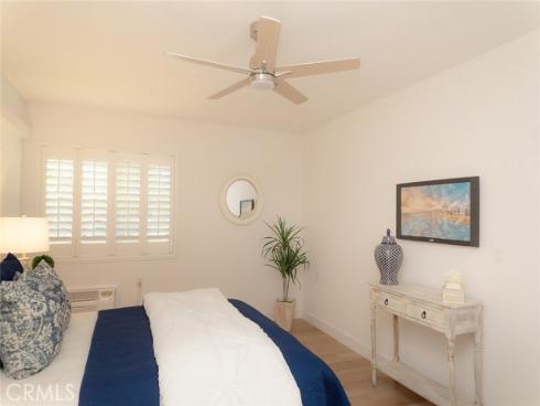 1950  Mckinney Way #11c (m15)  , Seal Beach, CA
