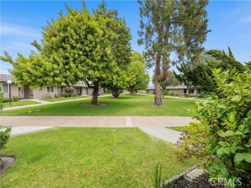 1281 Knollwood 44L , Seal Beach, CA