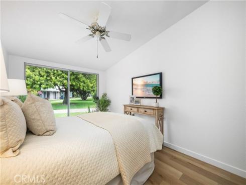 1281 Knollwood 44L , Seal Beach, CA