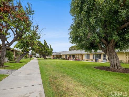 1281 Knollwood 44L , Seal Beach, CA
