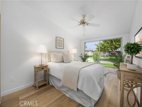 1281 Knollwood 44L , Seal Beach, CA