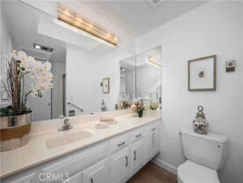 1281 Knollwood 44L , Seal Beach, CA