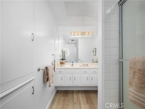 1281 Knollwood 44L , Seal Beach, CA