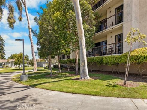 13650 Del Monte 3A , Seal Beach, CA