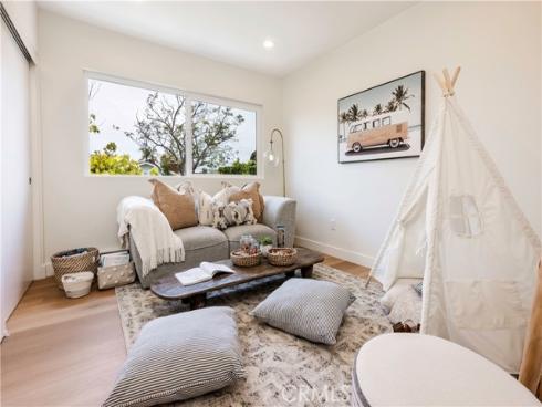 1701 Catalina Avenue, Seal Beach, CA