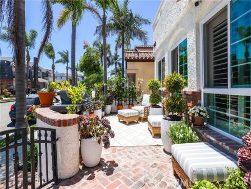 205 4th street , Seal Beach, CA