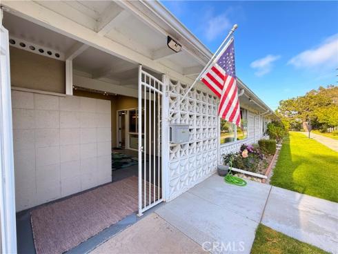 1842 Thunderbird 1D Drive, Seal Beach, CA