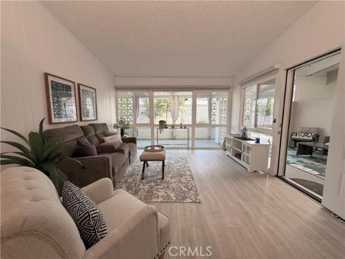 1842 Thunderbird 1D Drive, Seal Beach, CA