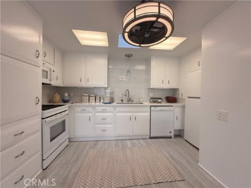 1842 Thunderbird 1D Drive, Seal Beach, CA