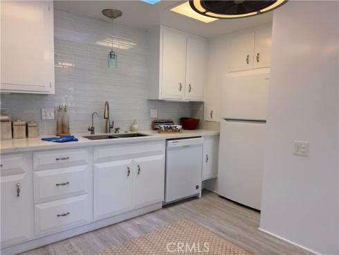 1842 Thunderbird 1D Drive, Seal Beach, CA