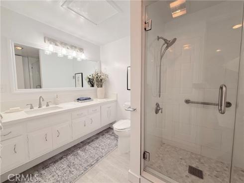 1842 Thunderbird 1D Drive, Seal Beach, CA