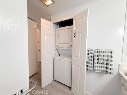 1842 Thunderbird 1D Drive, Seal Beach, CA