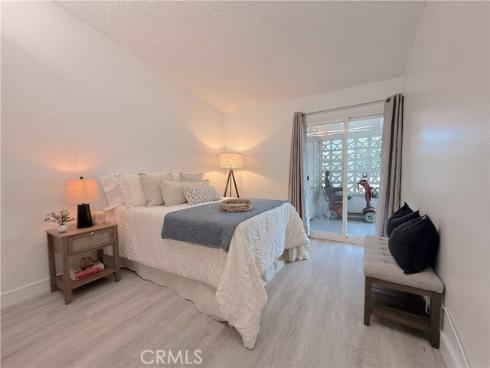 1842 Thunderbird 1D Drive, Seal Beach, CA
