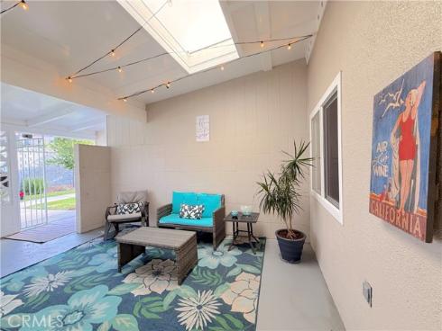 1842 Thunderbird 1D Drive, Seal Beach, CA