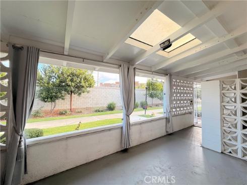 1842 Thunderbird 1D Drive, Seal Beach, CA