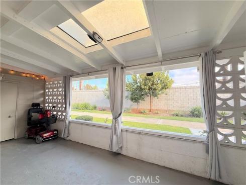 1842 Thunderbird 1D Drive, Seal Beach, CA