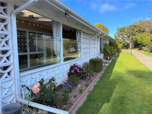 1842 Thunderbird 1D Drive, Seal Beach, CA