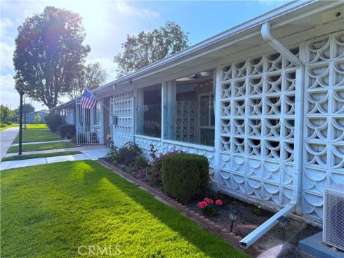 1842  Thunderbird  1D  Drive, Seal Beach, CA