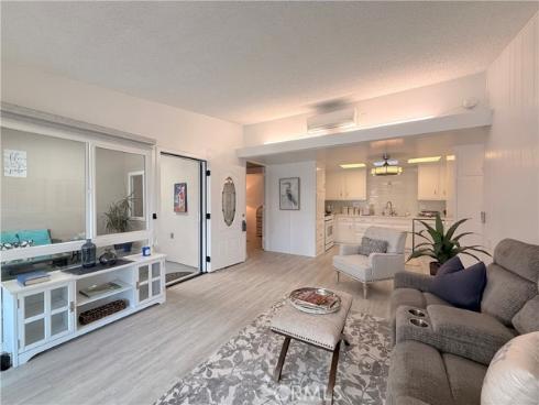 1842 Thunderbird 1D Drive, Seal Beach, CA