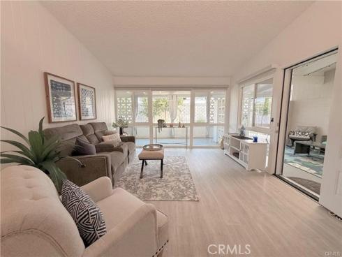 1842 Thunderbird 1D Drive, Seal Beach, CA
