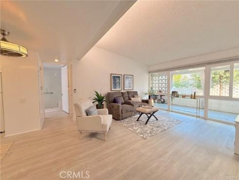 1842 Thunderbird 1D Drive, Seal Beach, CA