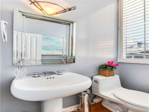 67 A Surfside Avenue, Surfside, CA