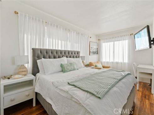20 Pacific Avenue, Surfside, CA