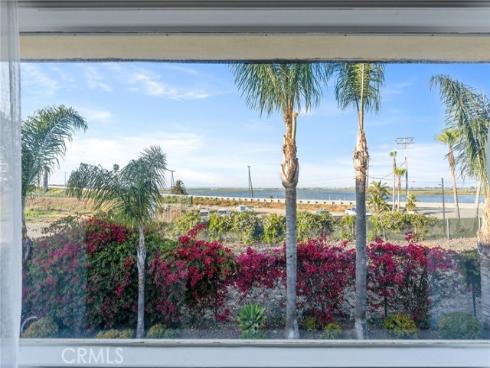 20 Pacific Avenue, Surfside, CA