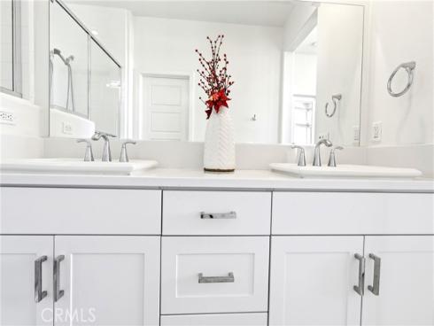 253 Waypoint , Tustin, CA