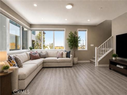 253 Waypoint , Tustin, CA