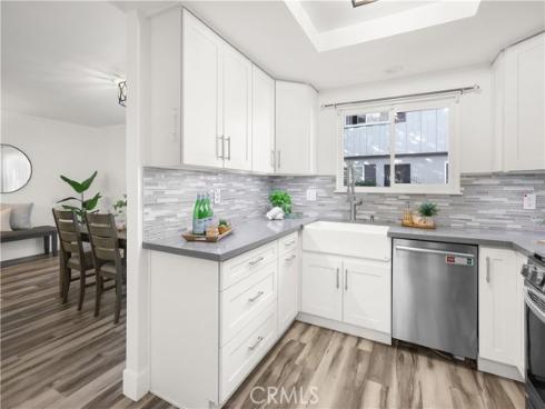 1111 E 1st , Tustin, CA