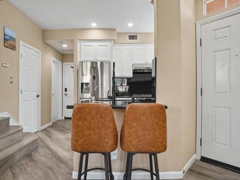 73 Westwind Dr , Tustin, CA