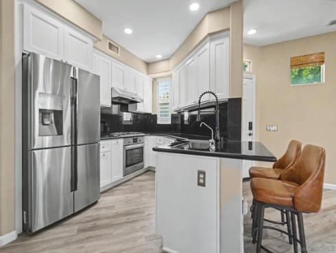 73 Westwind Dr , Tustin, CA