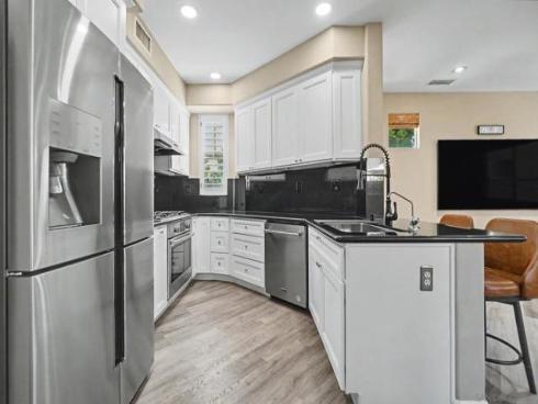 73 Westwind Dr , Tustin, CA