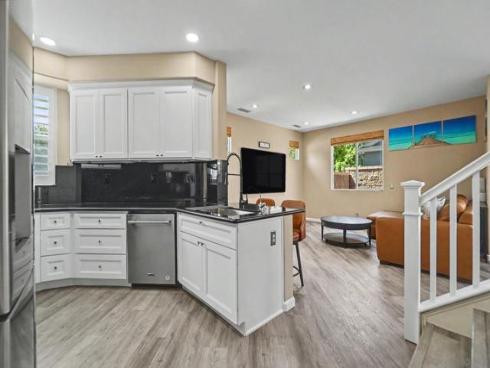 73 Westwind Dr , Tustin, CA