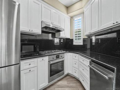 73 Westwind Dr , Tustin, CA