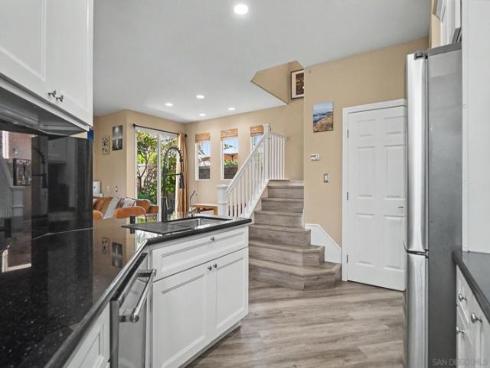 73 Westwind Dr , Tustin, CA