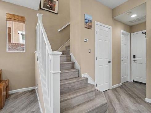 73 Westwind Dr , Tustin, CA